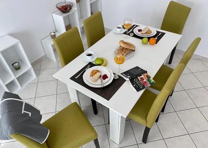 Porta Modern And Hospitable *